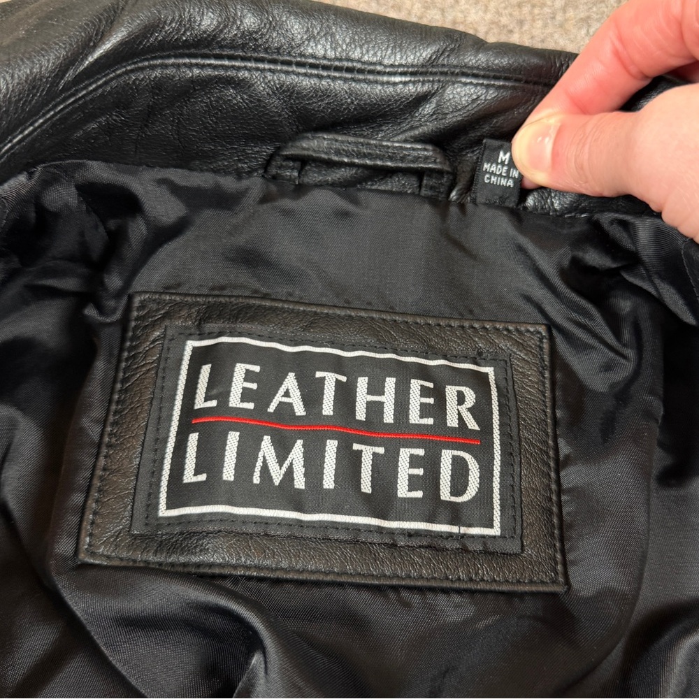 Black belted jacket - Picture 4 of 10